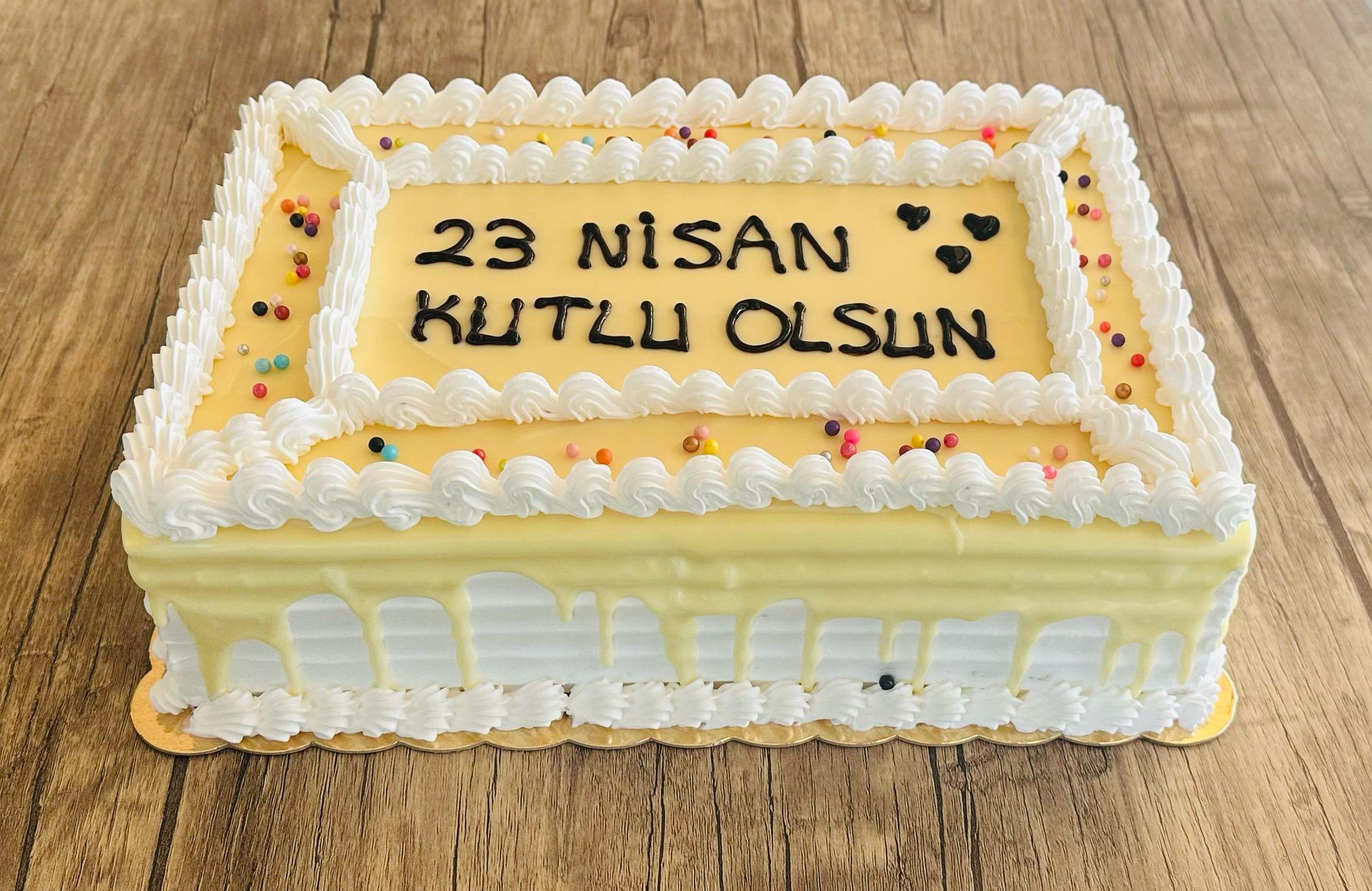 KİVİLİ MEYVELİ PASTA 25 KİŞİLİK
